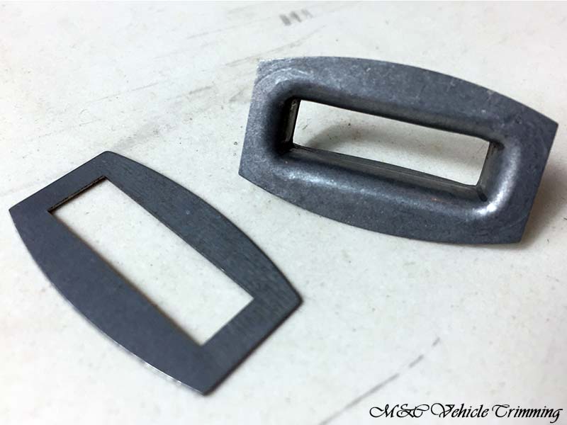 Rectangular slotted eyelets with disc